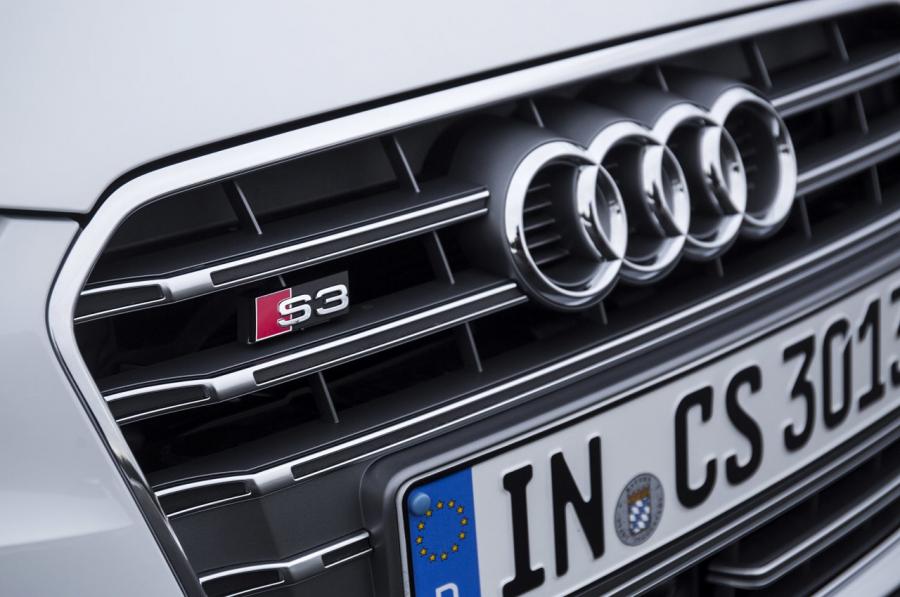 Логотип Audi S3 Cabriolet (8V) 2014 года  (WW) (фото 16 из 34)